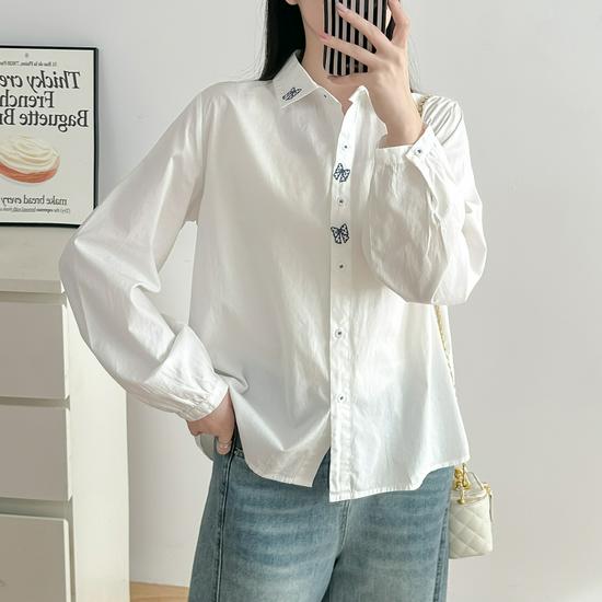 Женская белая хлопковая рубашка с вышивкой и бантом, приталенная M белый
