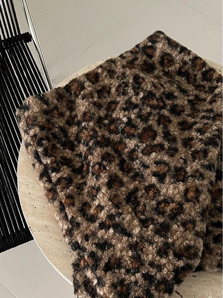 LUXI Women's Slim Leopard Print Plush Circle Skirt - American Retro Style, Winter Hip-Hugging Short Skirt.