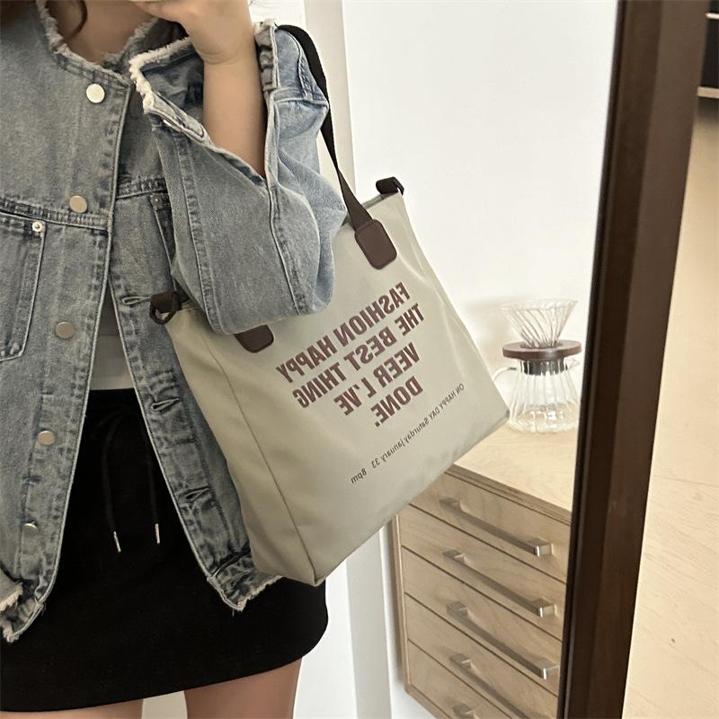 Large Capacity Canvas Bag for Women Casual College Style Students Class Shoulder Bag Fashionable Trend Commuting Toy Bag