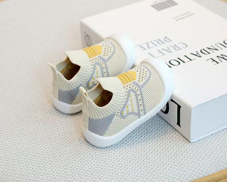 

Дитячі дихаючі кросівки-ходунці Чотири сезони : Нековзна м яка підошва для хлопчиків та дівчаток Size 17 (Inside length 13.5cm)