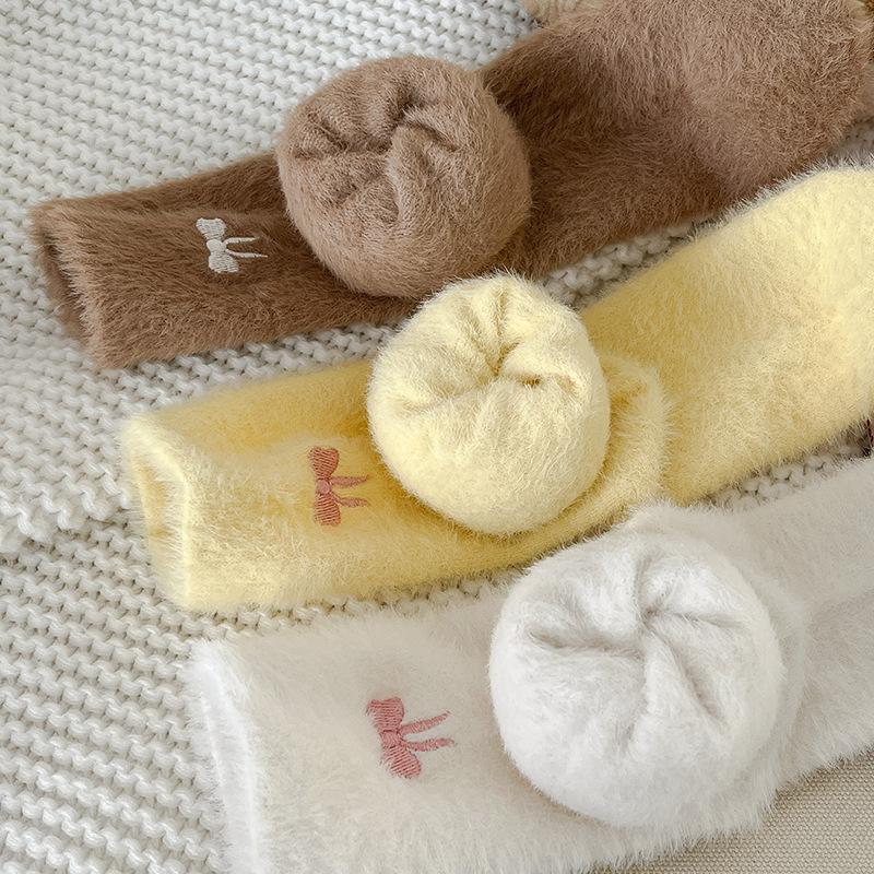 Women's Autumn and Winter Fleece Thickened Warm Mink Fleece Embroidered Maternity Socks Mid-calf