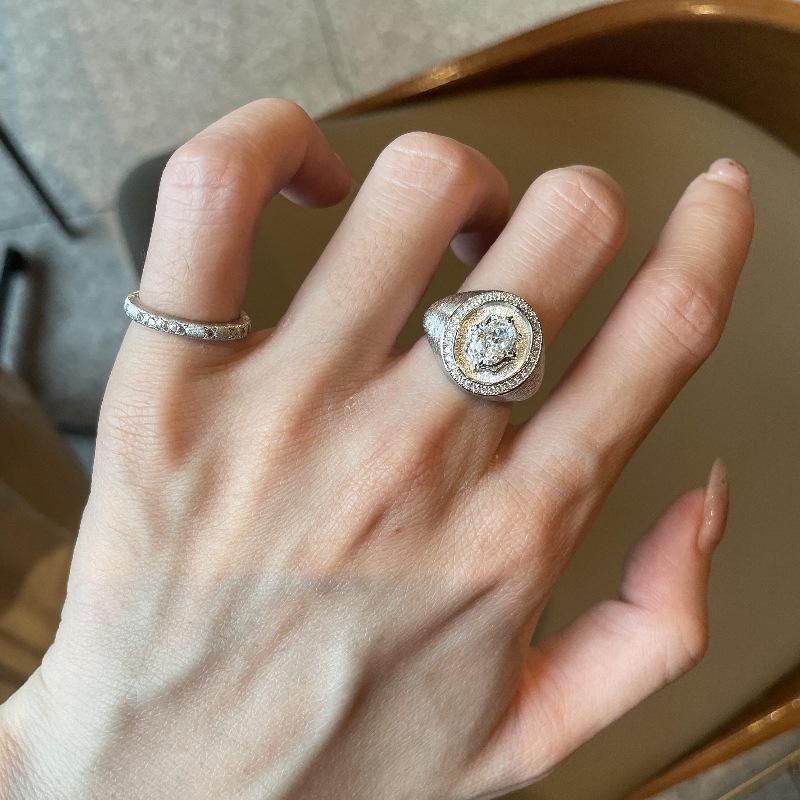 Anello Ottagonale Scudo Stile Retro Lusso Leggero Francese Diamante Italiano Lavorazione Spazzolata Stile di Corte Nicchia Anello da Donna