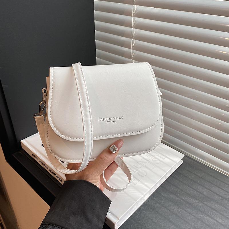 Niche design sense bag women's new Korean version shoulder messenger bag cute contrasting color jk small square bag