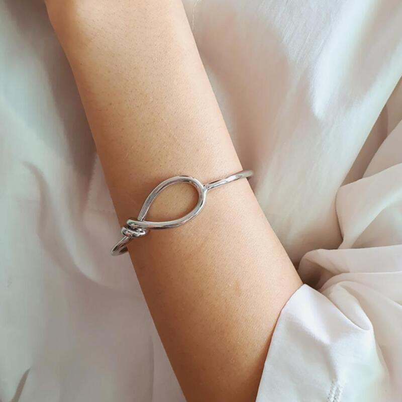 

Women s Big Twist Unique Point Gold Bracelet A20587_Gold