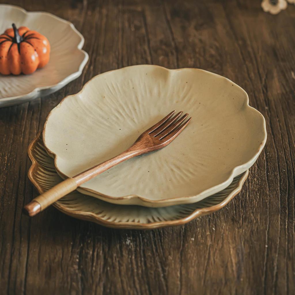 Flower-Shaped Ceramic Plate for Salads and Desserts - Japanese Pottery Style