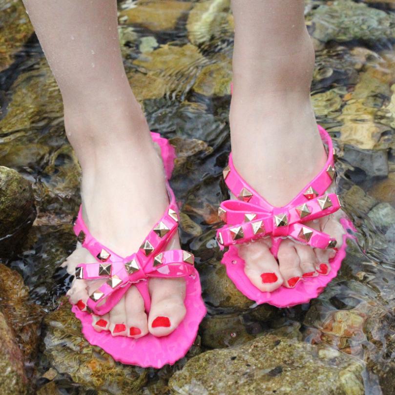 Summer Flat Rivet Jelly Flip Flop With Crystal Accents And Bowknot Detail For Women
