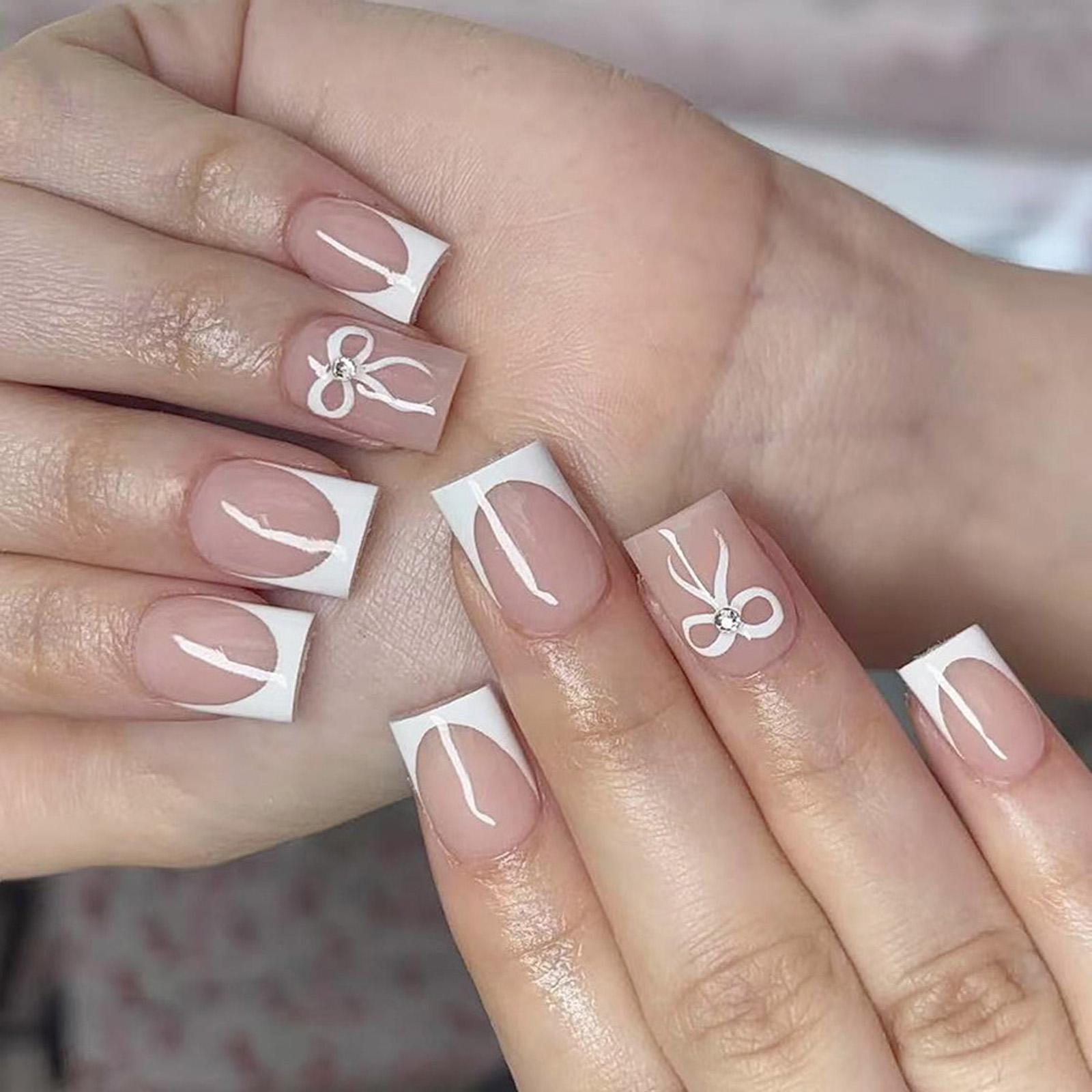 

24 шт. Милые бантики Накладные ногти Белый французский кончик Искусственный ноготь Полное покрытие Наклейки для ногтей Короткие квадратные Накладные ногти