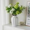 Blumenvase, Dekoration, Zuhause, Kunststoffvase, weißer Blumentopf aus Keramikimitat