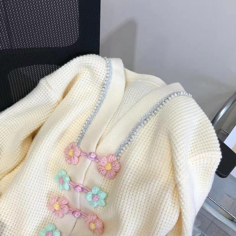Sweet Three-dimensional Flower Button Sweater for Women's Spring Wear Lazy Style Loose Knit Cardigan