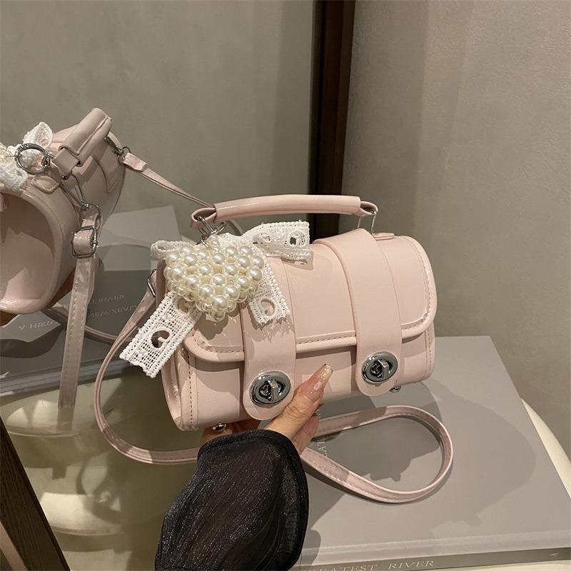 Korean Version of Niche Pillow Bag Women's Summer New Fashion Shoulder Messenger Bag High Value Portable Boston Bag