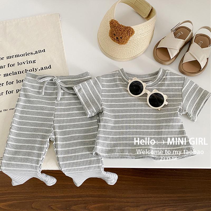 

Летний комплект из двух предметов для девочек: полосатый рубчатый топ и брюки микро-клеш 110 cm