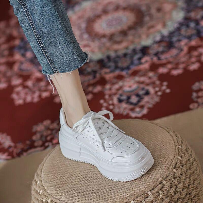 New Women's White Shoes Women's Ins Tide Summer Breathable Versatile Women's Shoes Niche Sports and Leisure Board Shoes