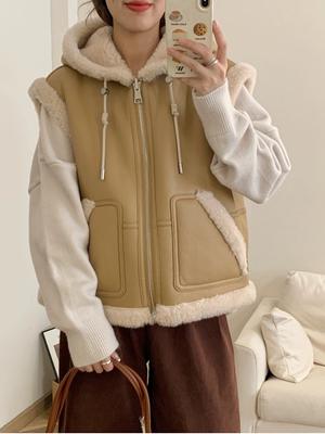 Winter Chic Vintage Leather Lamb Wool Waistcoat Women New Design Thick Hoodied Retro Coat Aesthetic Casual Street Fashion Jacket