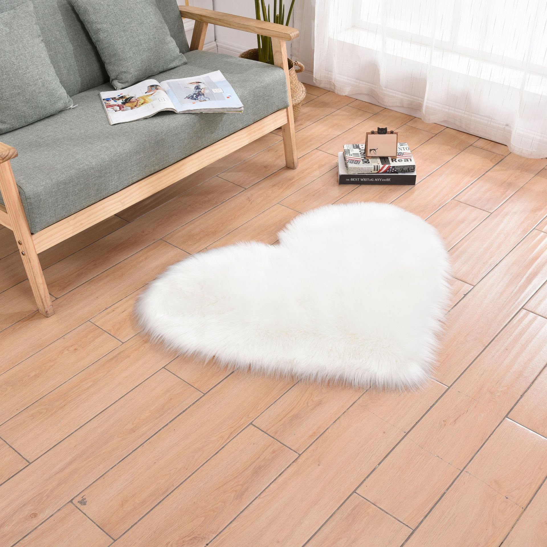 

Imitation Wool Solid Color Heart-Shaped Carpet Bedroom Bed Covered with Living Room Coffee Table Mat 400mmx600mm