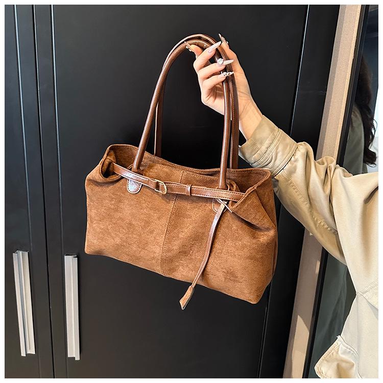 

2025 Осінньо-зимова жіноча сумка кросбоді та на плече високого класу великої місткості коричневий