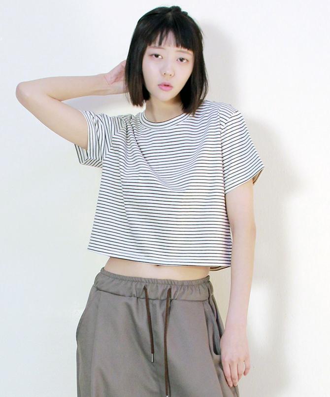 Deumakeu Loose Fit Pinstripe Crop Short Sleeve T-Shirt Ivory