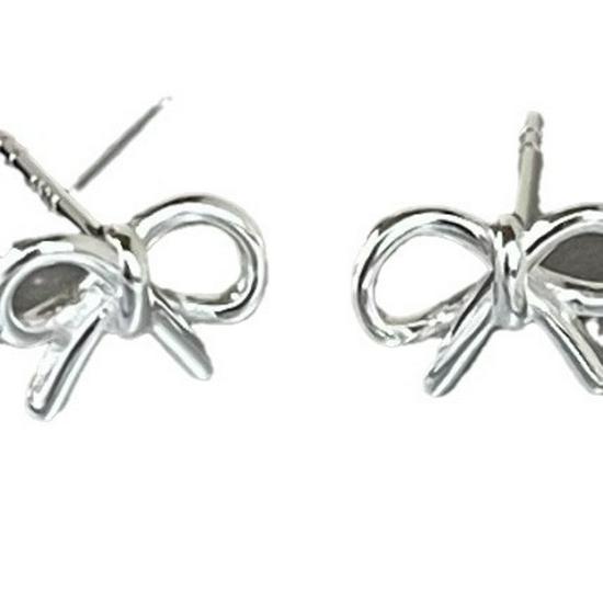 Su Chuang S925 Sterling Silver Bow Earrings for Girls - Elegant, Versatile, Hollow Studs for Pierced Ears