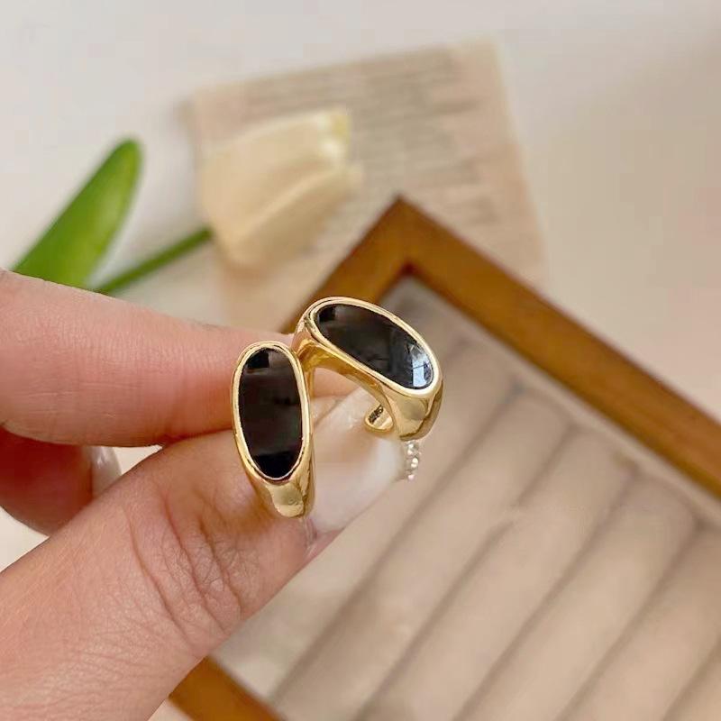 Retro Black Xiaoxiangfeng Stud Earrings Women's Fashion Elegance Temperament High-end Earrings Bow Love Versatile Earrings