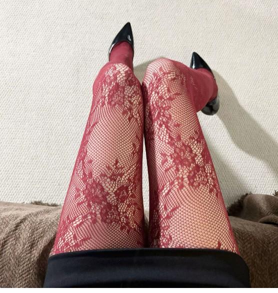 

Retro Hollow Floral Lace Jacquard Mesh Stockings Classic Patterned Fishnet Tights with Premium Gift Box Packaging винный