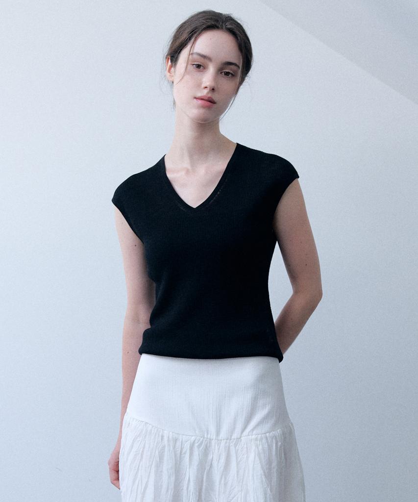 Meojiaenminggeul Rosé Soft Sheer Rib Short Sleeve V-Neck Knit Top (Black)