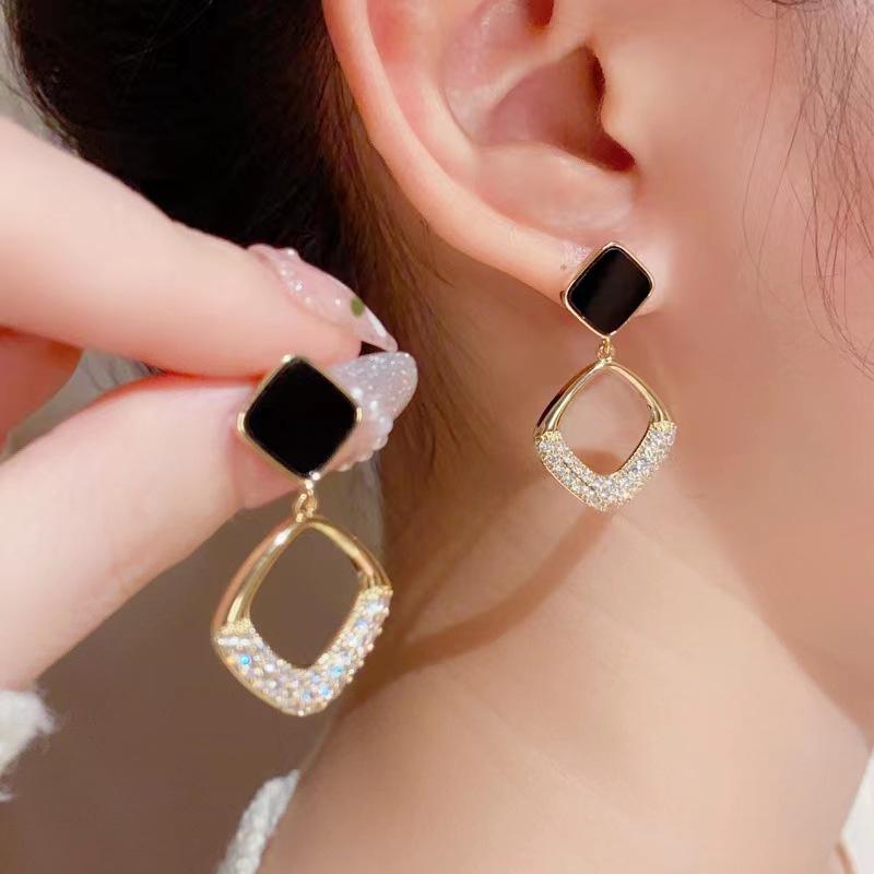 Boucles d'oreilles Clous Géométriques losange Cristal Argent S925 – Haut de Gamme, Design Inspiré des Célébrités d'Internet