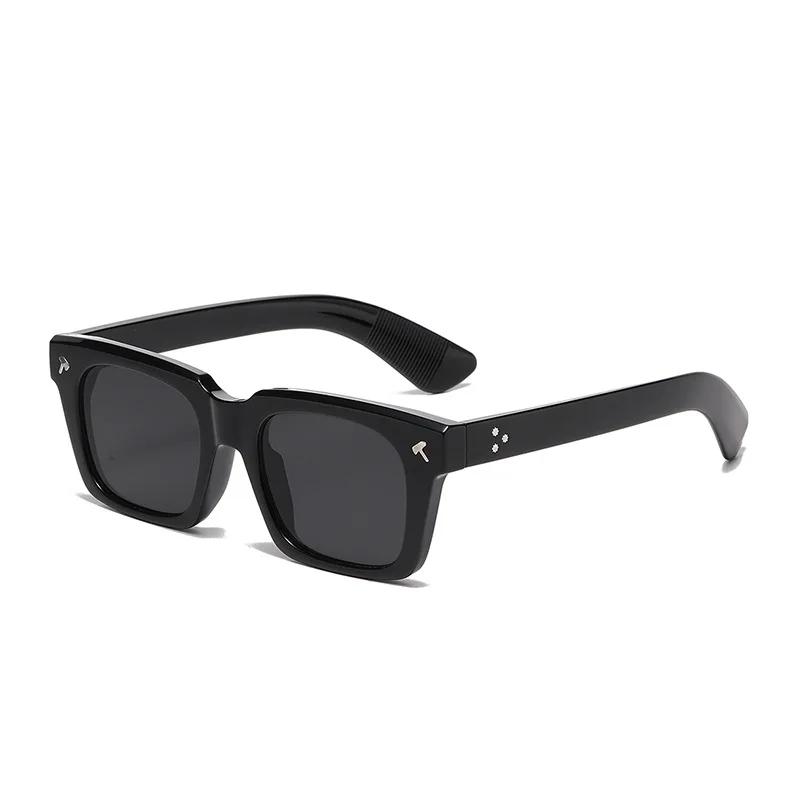 Outdoor Driving Rivet Square Sunglasses Women Men Luxury Designer Vintage Punk Eyeglasses UV400 Protection