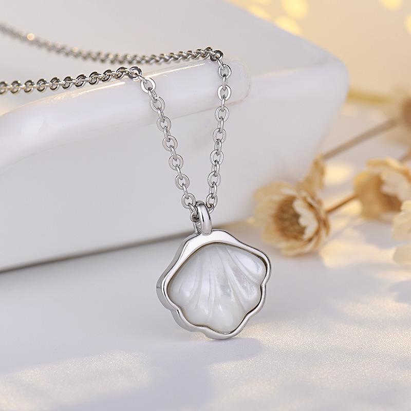 Weißer Perlmutt Lebenslange Halskette Weiblich Heißes Mädchen Muschel Nische Fächerförmiger Anhänger