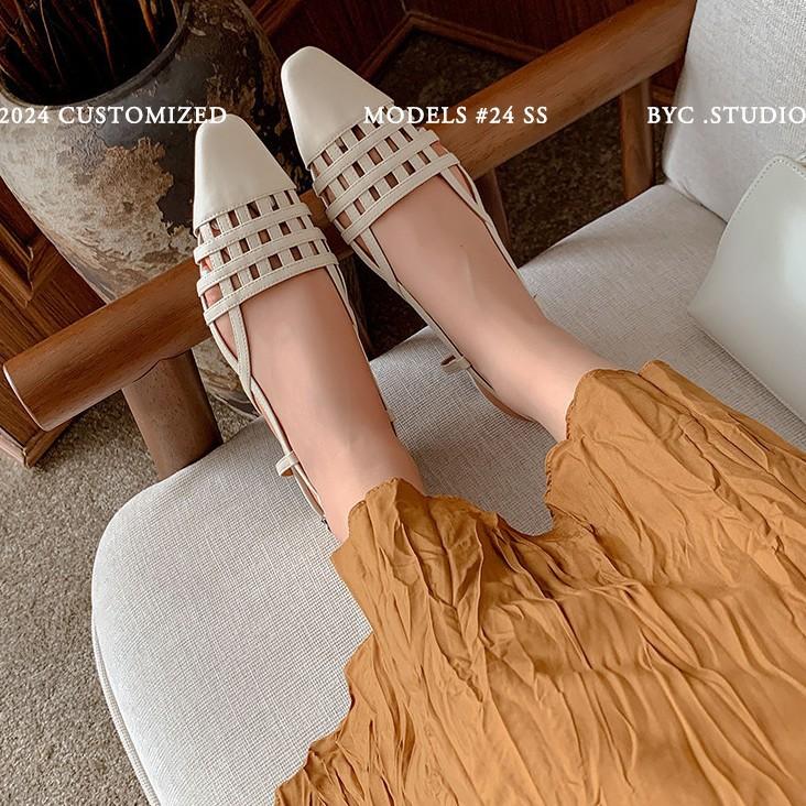 Fashion temperament~ 2025 summer new temperament bag head hollow woven bag head rear empty low heel gold sandals women