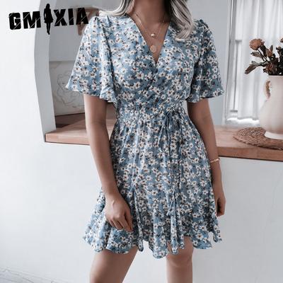 Lässiges, kurzärmeliges, gerüschtes, plissiertes Kleid mit V-Ausschnitt für Damen