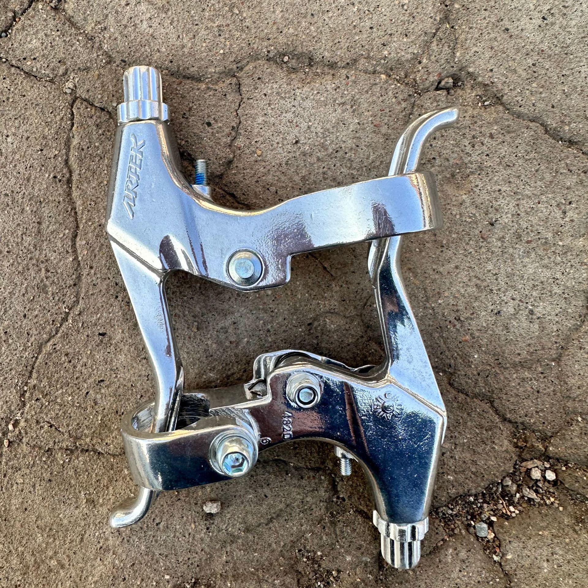 Silver Aluminum Three-Finger Folding Mountain Bike Brake Lever Silver Full Aluminum Brake Handle серебряный