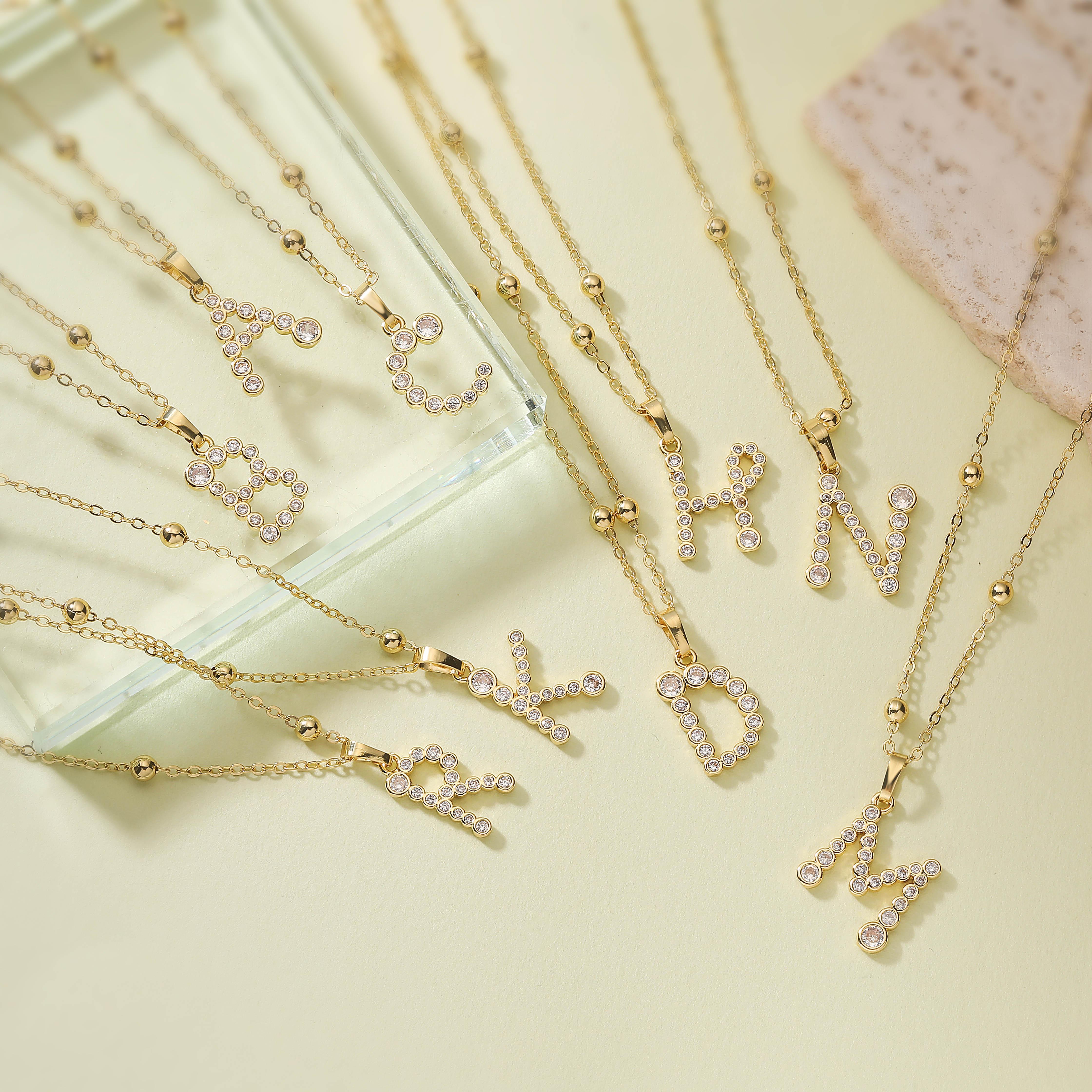 

HECHENG, 18K Golden-plated CZ Stone A-Z Letter Pendant Necklace Unisex Couple Zircon Accessory 1 Piece Z&45cm золотистий
