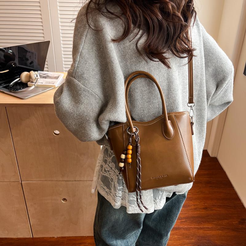 Bag Women's 2026 New Autumn and Winter Commuter Retro Shoulder Underarm Bag Simple Large Capacity Tote Bag