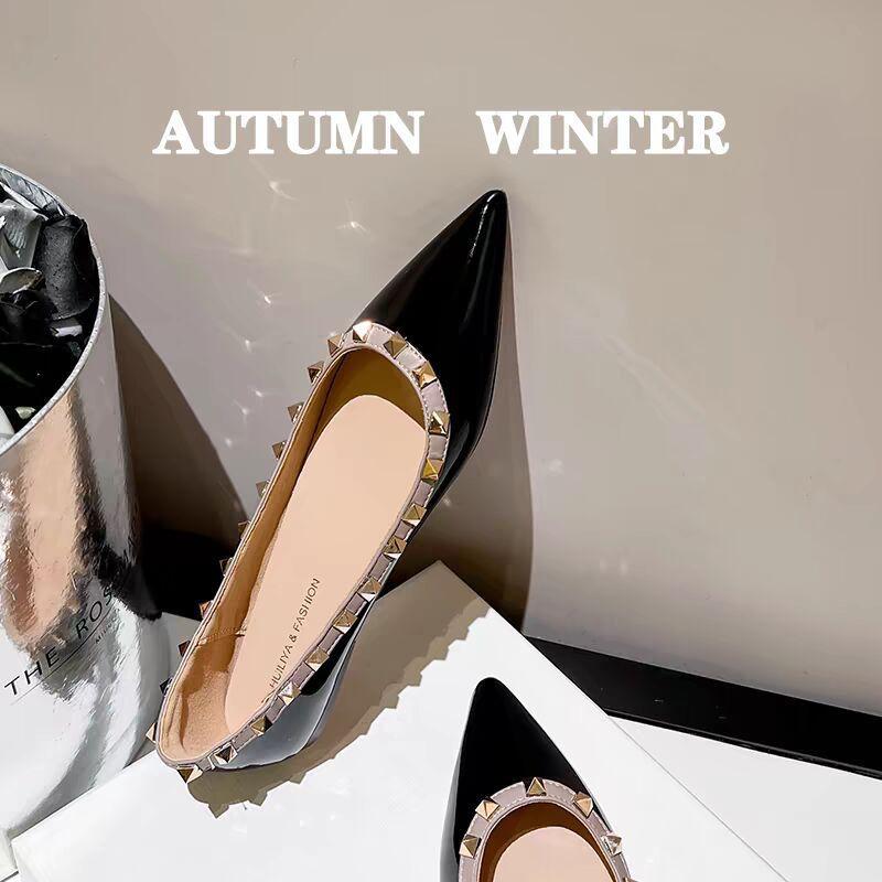 

Leather French temperament pointed single shoes women shallow mouth women rivet patent leather evening breeze gentle soft bottom flat bottom ladyshoes 40 чёрный