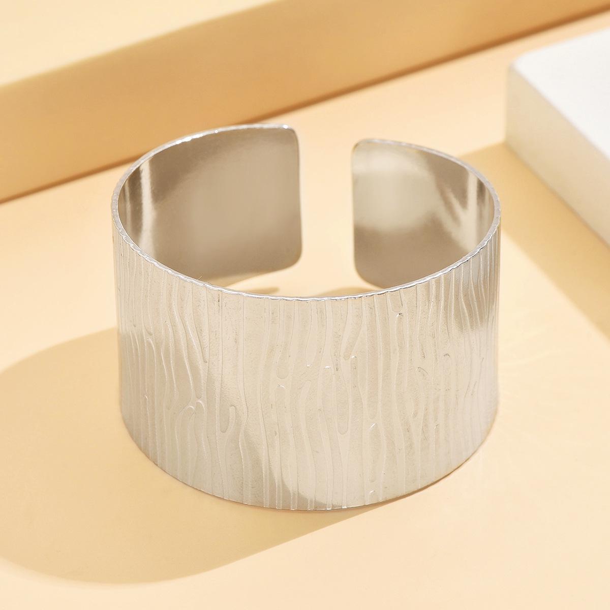 Retro Exaggerated Wide Irregular Texture C-shaped Stainless Steel Bracelet for Women, 18K Gold Plated.
