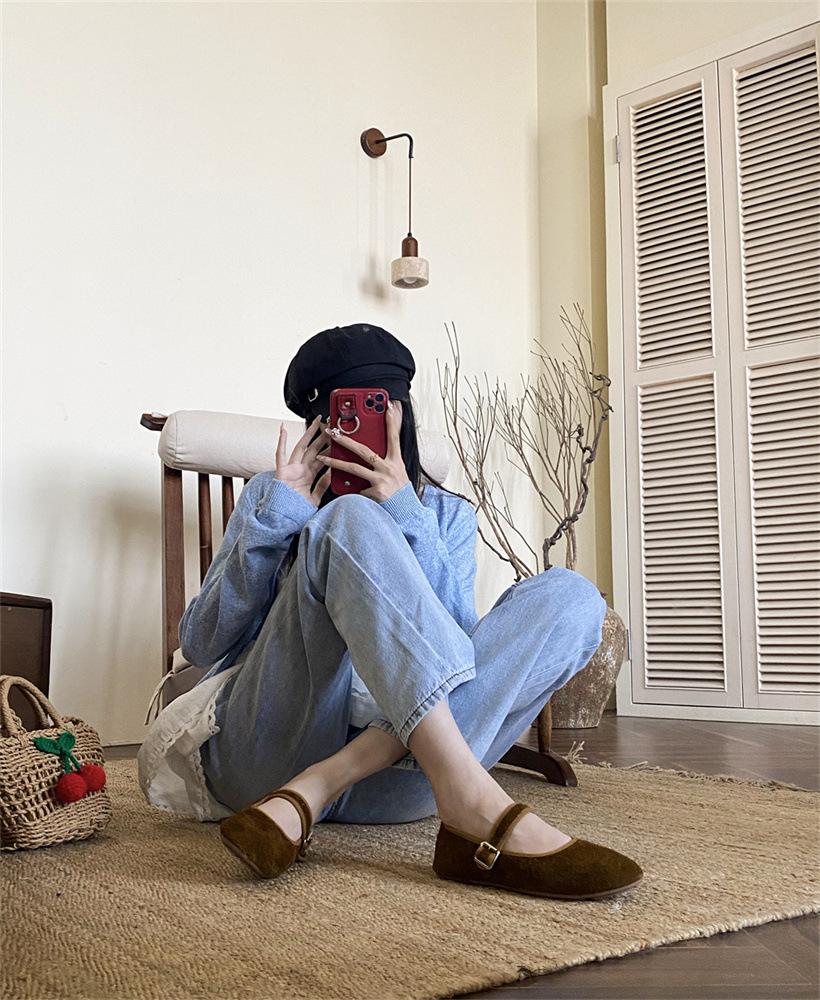 The first layer of cowhide small single shoes for women's autumn new one-word buckle with shallow mouth round head flat bottom versatile