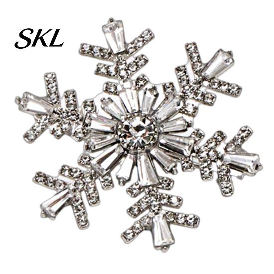 Non-fading Brooch Pin, 3D Snowflake Design Lapel Pin with Rhinestones Inlaid, Electroplated Anti-Oxidation Winter Accessory for Coats Shirts Bags серебряный