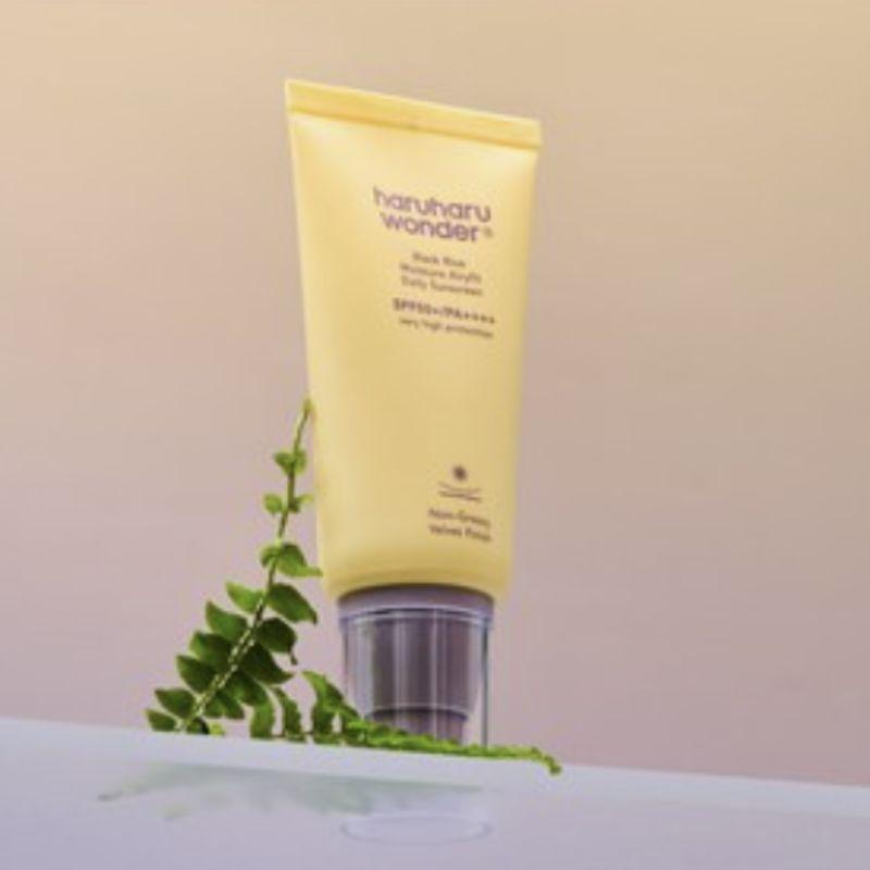 HARUHARU WONDER Black Rice Moisture Airyfit Daily Sunscreen SPF50+ PA++++ – Lightweight Hydrating Organic Sunscreen, 50 Ml