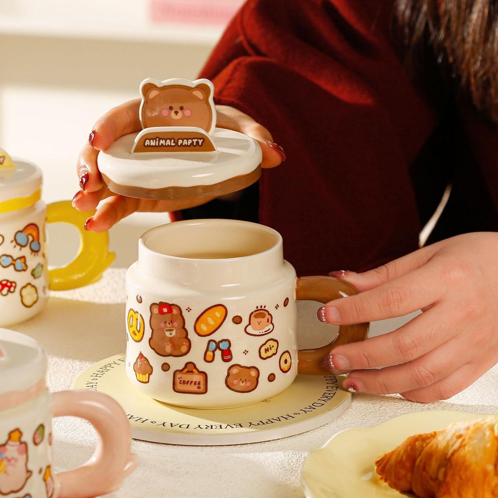 Cute Cartoon Ceramic Cup High Value Mobile Phone Stand Mug with Lid for Girls Gift Couple Water Cup for Girlfriend