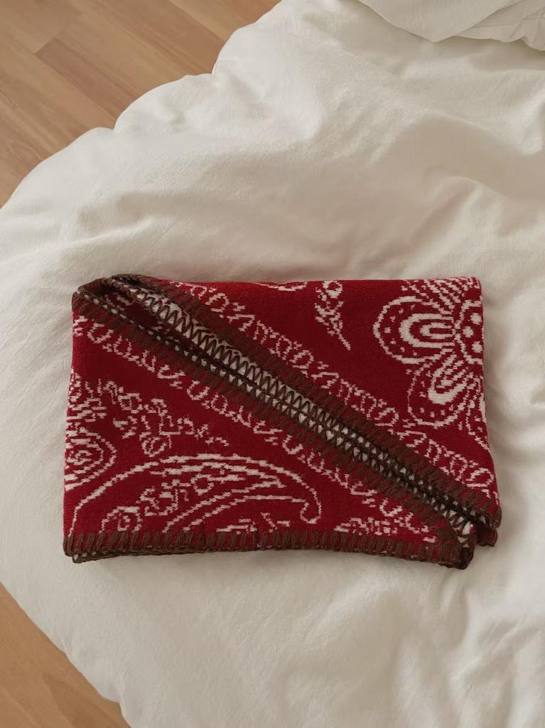 Dongdaemun Korean version retro cashew flower jacquard double-sided knitted triangle scarf shawl scarf women's headscarf skirt curtain fart curtain