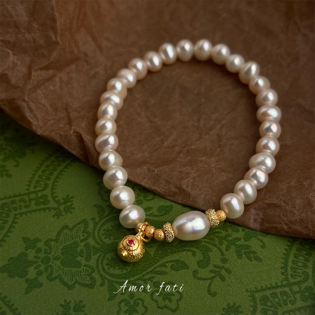Ba Ba Pot Freshwater Pearl and Zircon Bracelet: Niche, Stylish, Luxurious Jewelry for Besties.