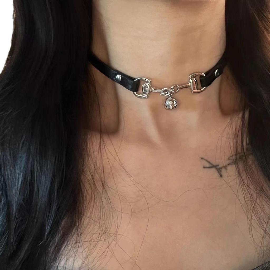 Oscuro Dulce Fresco Chicas Diseño de Nicho Sentido Gargantilla Collar de Campana Personalidad Versátil Collar Collar Joyería para Mujer