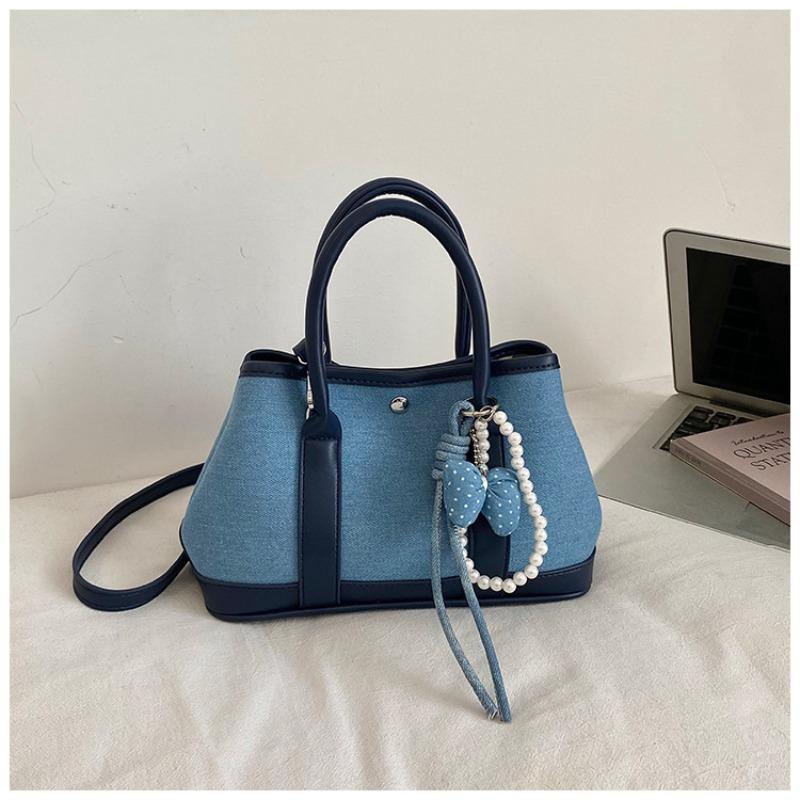 Small-scale Design Hand-held Bucket Bag, Fashionable and Casual Commuting Shoulder Bag with A Slanted Strap