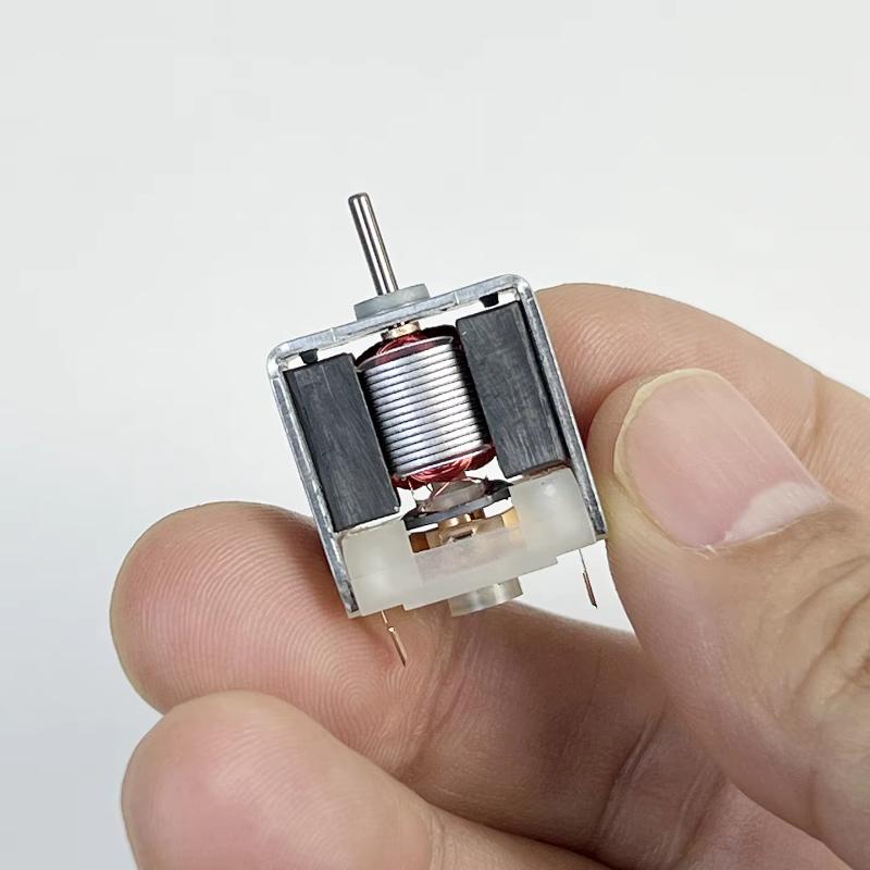 1 stk. DC 3V-6V 27000/22000 omdr./min. Høj hastighed Stærk magnetisk motor DIY Legetøjsbil RC Ho Model Slot Car Mikro 18 mm Nøgen Firkantet Motor