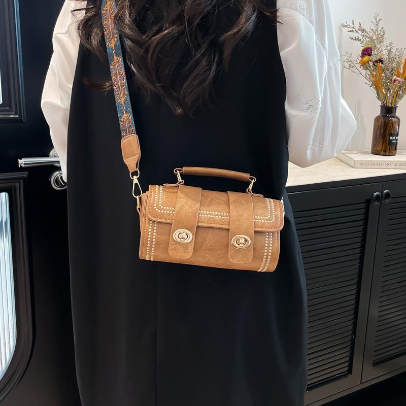 2025 New Popular Solid Color Casual Small Bag Women's Bag Wide Shoulder Strap Decompression Shoulder Messenger Bag Fashionable Small Square Bag