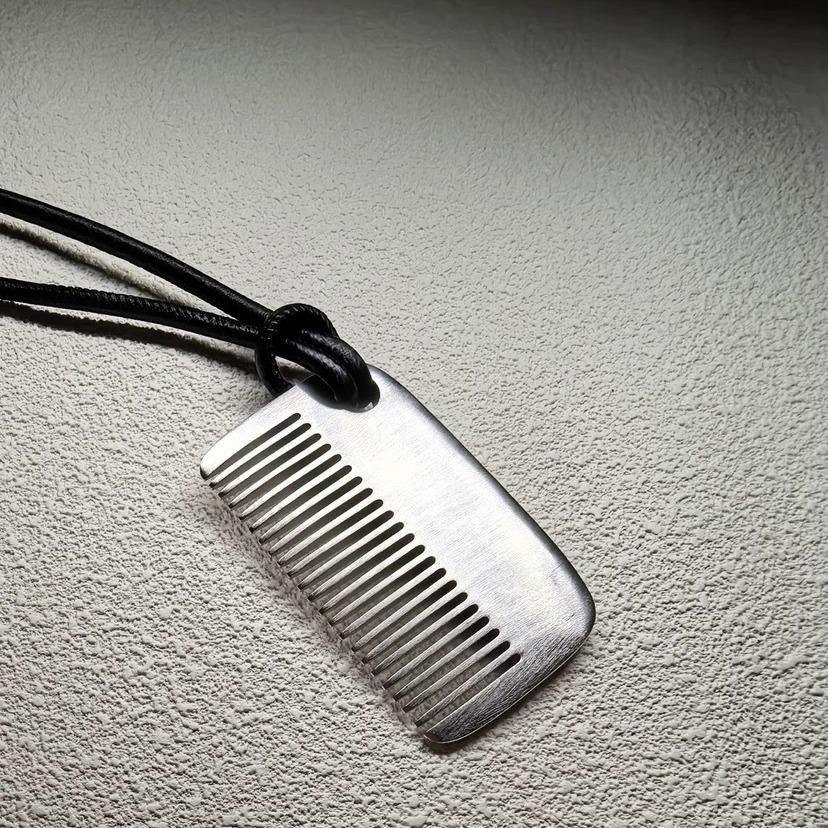 Habl Retro High-End Black Rope Necklace with Comb Pendant - Luxury Sweater Chain