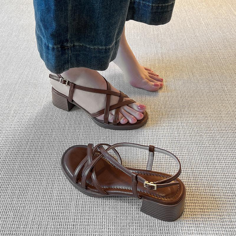 

Spot~~ Stepping on shit thick heel thin strap Roman sandals women s summer new wear retro middle heel cross with slippers 40 коричневый