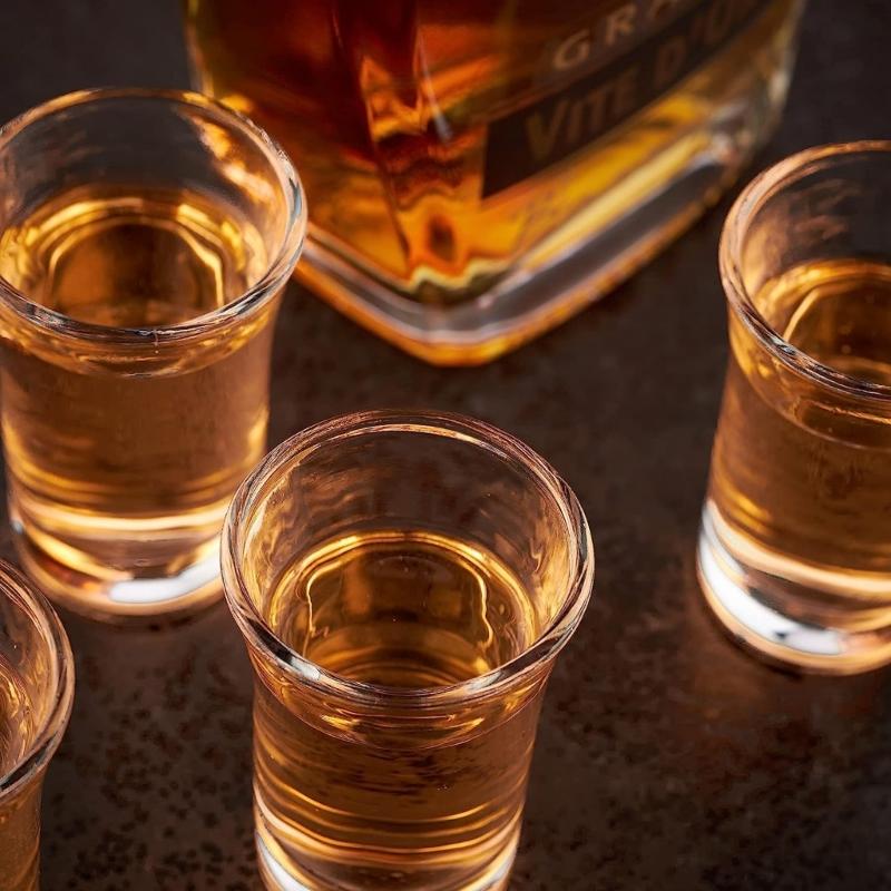 Sada 4 ks sklenic na panáky s těžkou základnou 50 ml sklenice na víno na whisky Průhledný, nerozbitný pohárek na vodku Tequila Bar