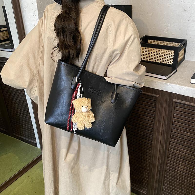 Street Style Large Capacity Womens Tote Bag With Zipper Closure And Internal Phone Pocket