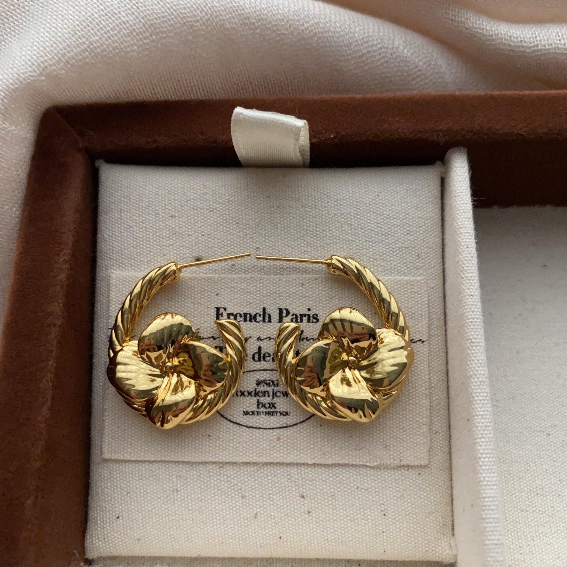 Unique Flower Stud Earrings French Retro Light Luxury Exquisite Elegant Artistic Atmosphere Niche Women S Earrings