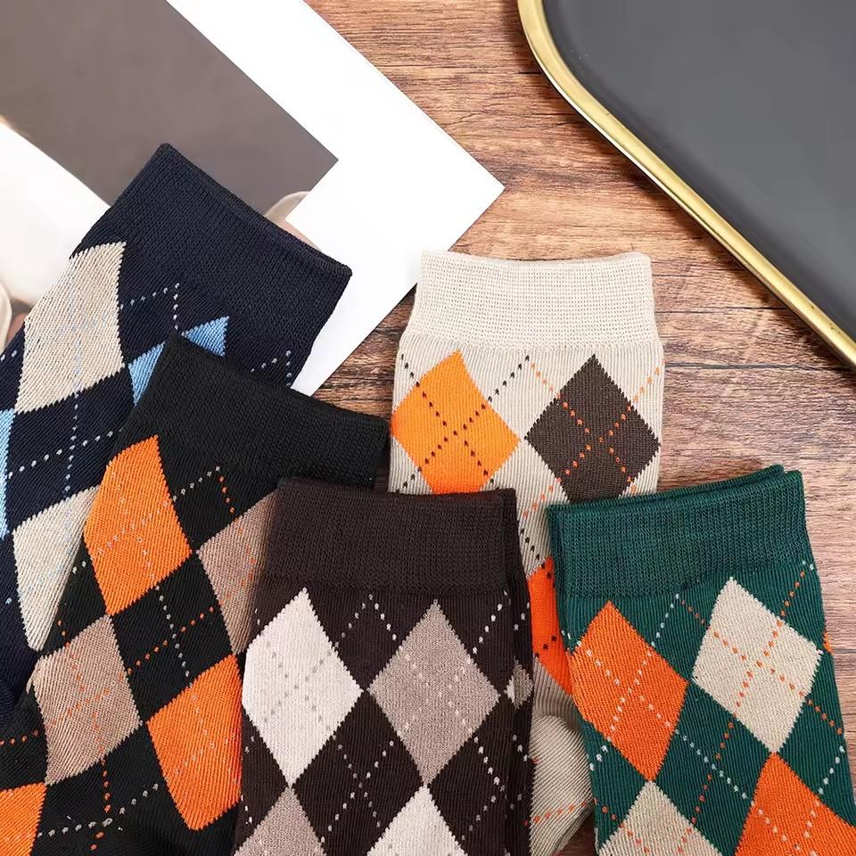 Women's Colorful Diamond Lattice Striped Socks Quality Plaid Diamond Pattern Argyle Geometric Harajuku Cotton Medium Tube Socks